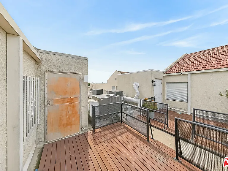 1118 Valencia St #310 — Photo 17