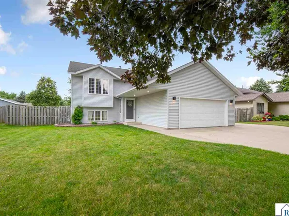 435 Lilac Ln, Madison Lake, MN 56063
