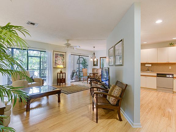 02_living-room_21 Lexington Lane W #C