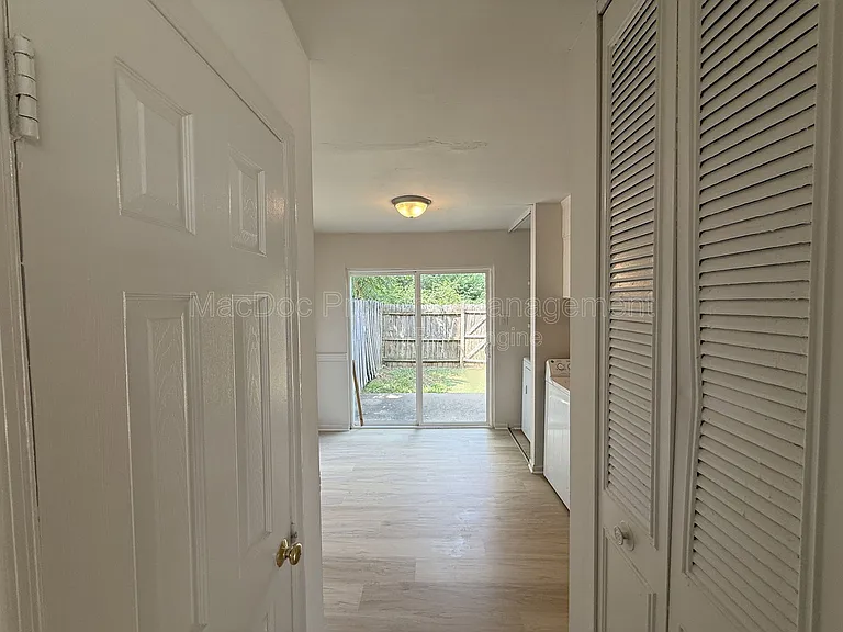 809 Denton Cir — Photo 7