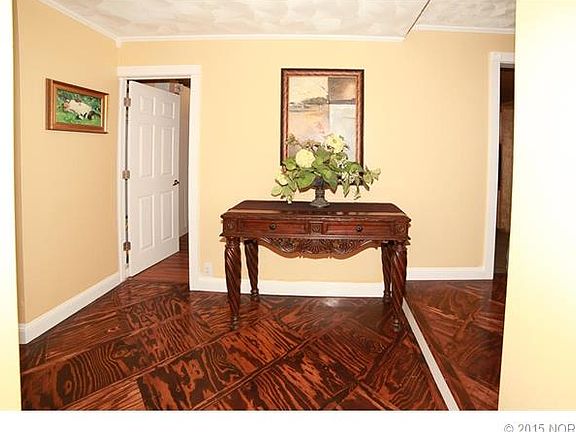 2nd image of 237 NE Roselawn Ave