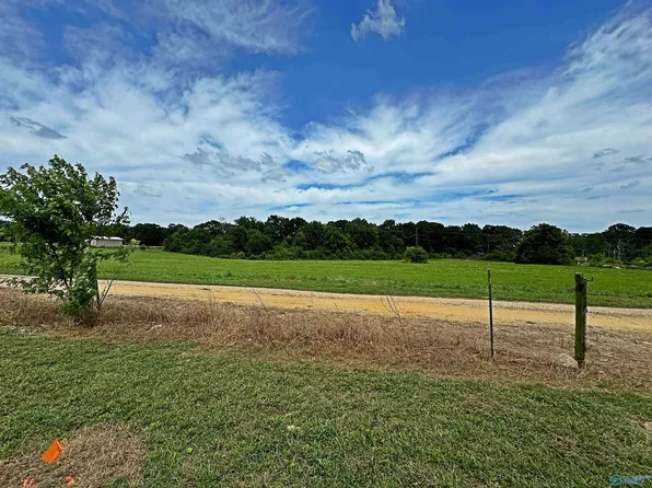 2 Hood Dr, Boaz, AL 35956