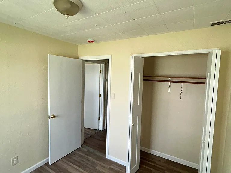 13 W Adams Dr — Photo 4