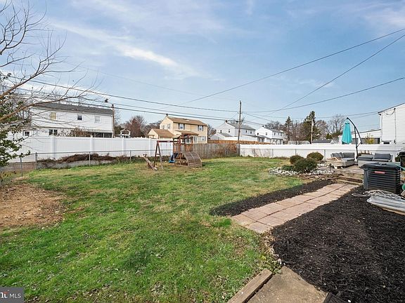 4th image of 18 George Read Rd