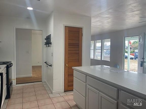 5th image of 408 Sarah Way