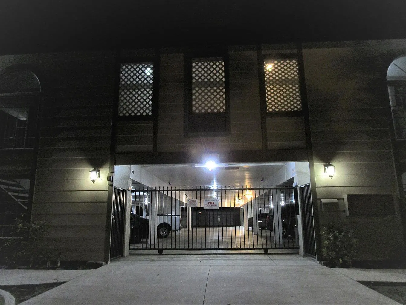 3 bed, 1050 sqft, $3,395 — Photo 3