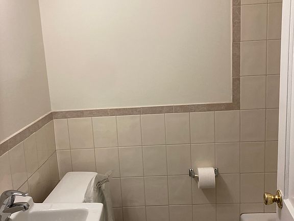 4th image of 326 E Essex Ave #1