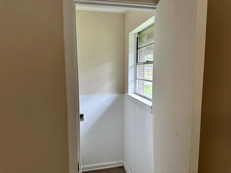 103 E Scott St — Photo 10