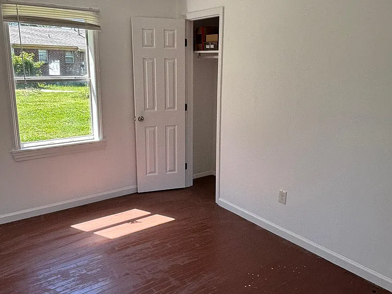 1489 E Waldorf Ave — Photo 4