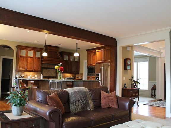 Living Room / Kitchen