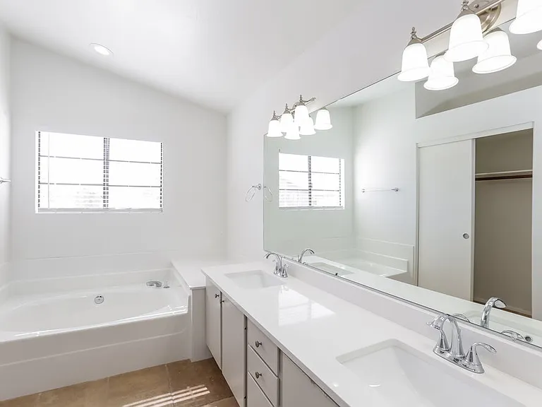 18421 N 44th Pl — Photo 12