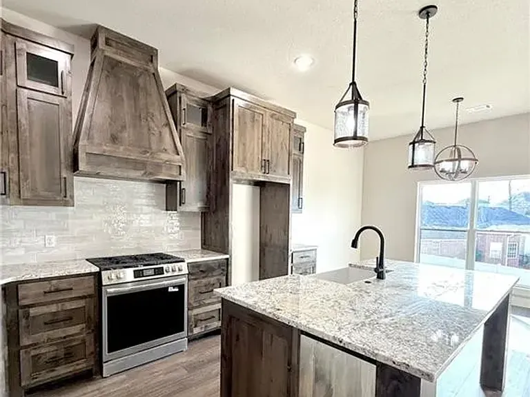740 Powderhorn Cir — Photo 1