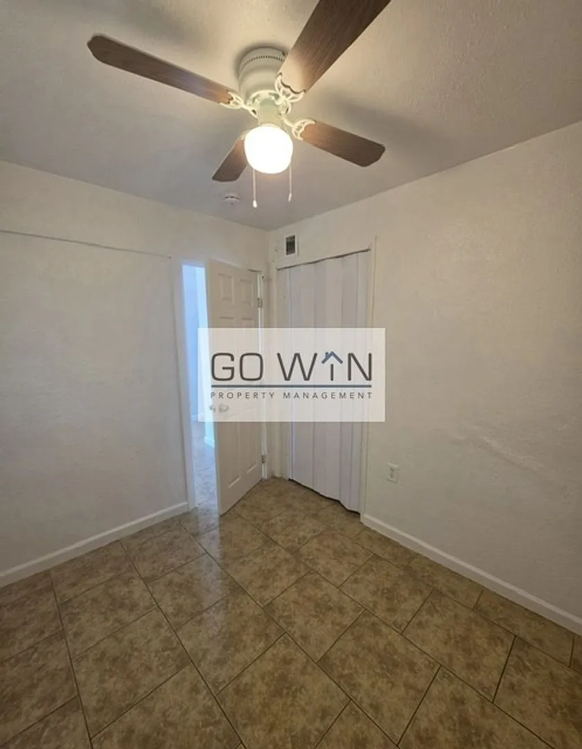 2146 E Taylor St — Photo 4
