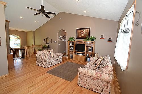 2nd image of 532 245th Ave NW
