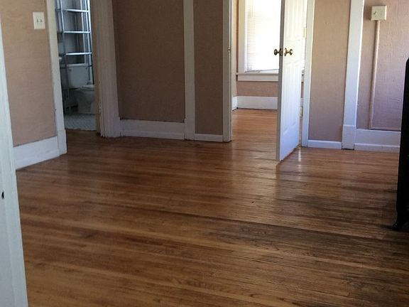5th image of 300 S 16th St APT 105