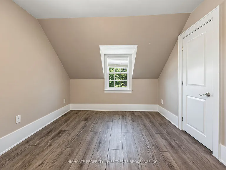 107 Kent St #UPPER — Photo 17