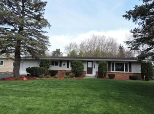 204 Knoll Rd, Walworth, WI 53184