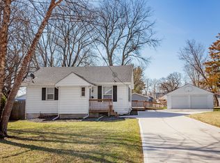 2720 Arnold Rd, Des Moines, IA 50310