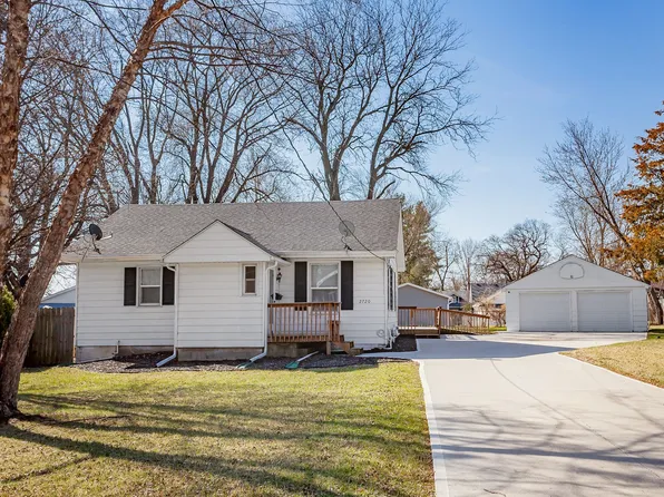 2720 Arnold Rd, Des Moines, IA 50310