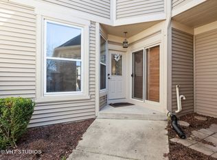 960 Heathrow Ln, Naperville, IL 60540