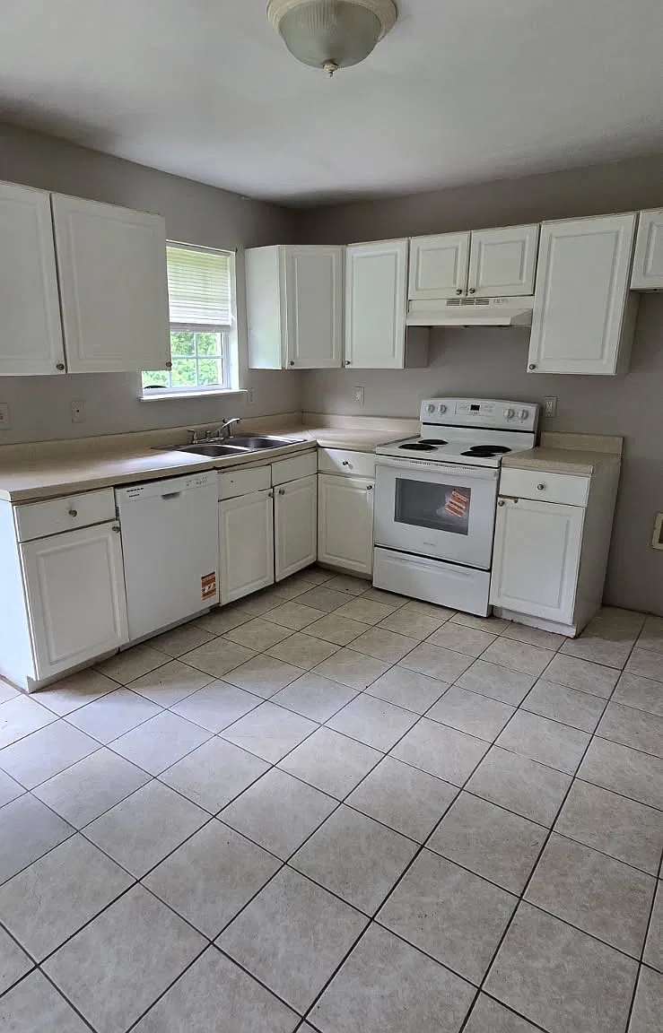 4 bed, 2.5 bath, 1800 sqft, $1,850 — Photo 3