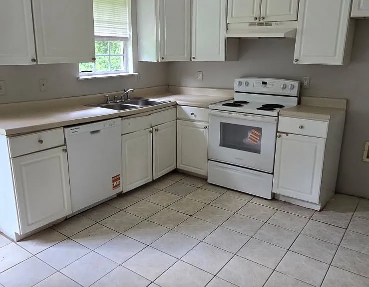 2837 Heritage Ln — Photo 3