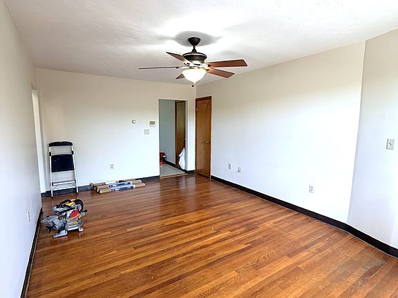 3rd image of 72 Meadowbrook Rd APT 1