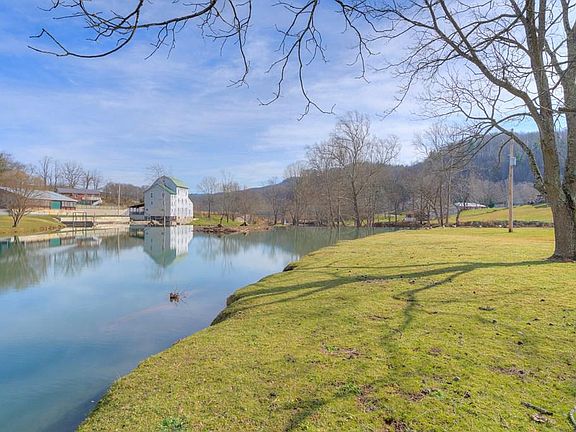 4th image of 197 Stone Meadow Ln