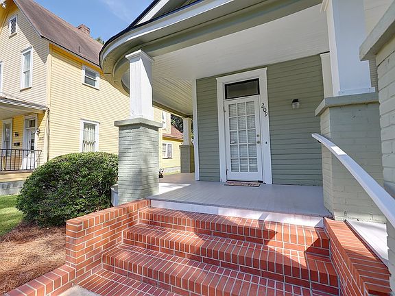 3rd image of 209 E Monroe St
