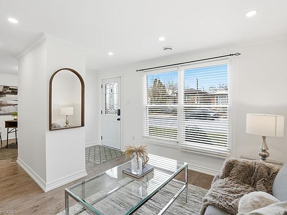 5th image of 190 Mead Ave