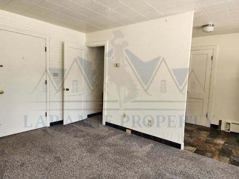 Studio, 1.0 bath, 350 sqft, $799 — Photo 4