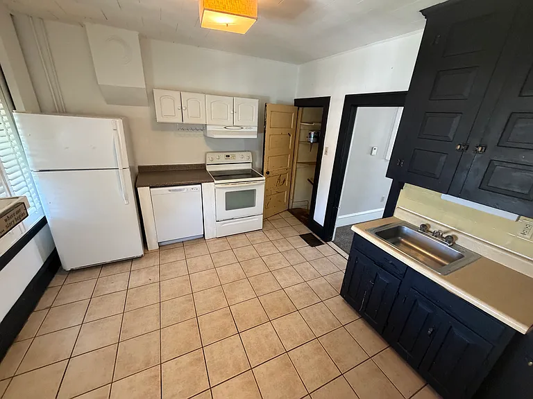 139145 E 8th St #139 — Photo 7