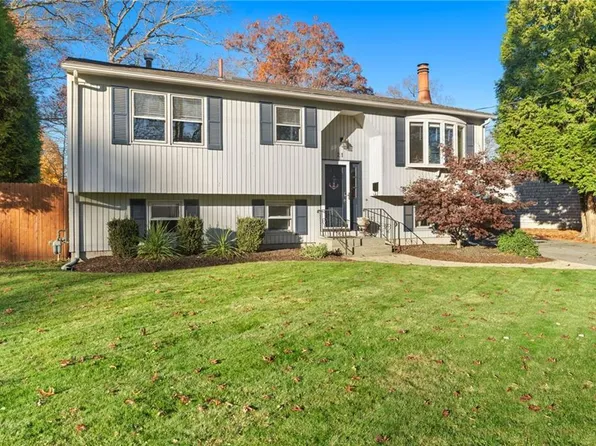 21 Urban Ave, Warwick, RI 02888