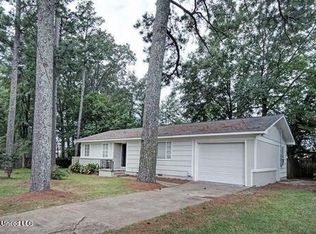 5565 Wayneland Dr, Jackson, MS 39211