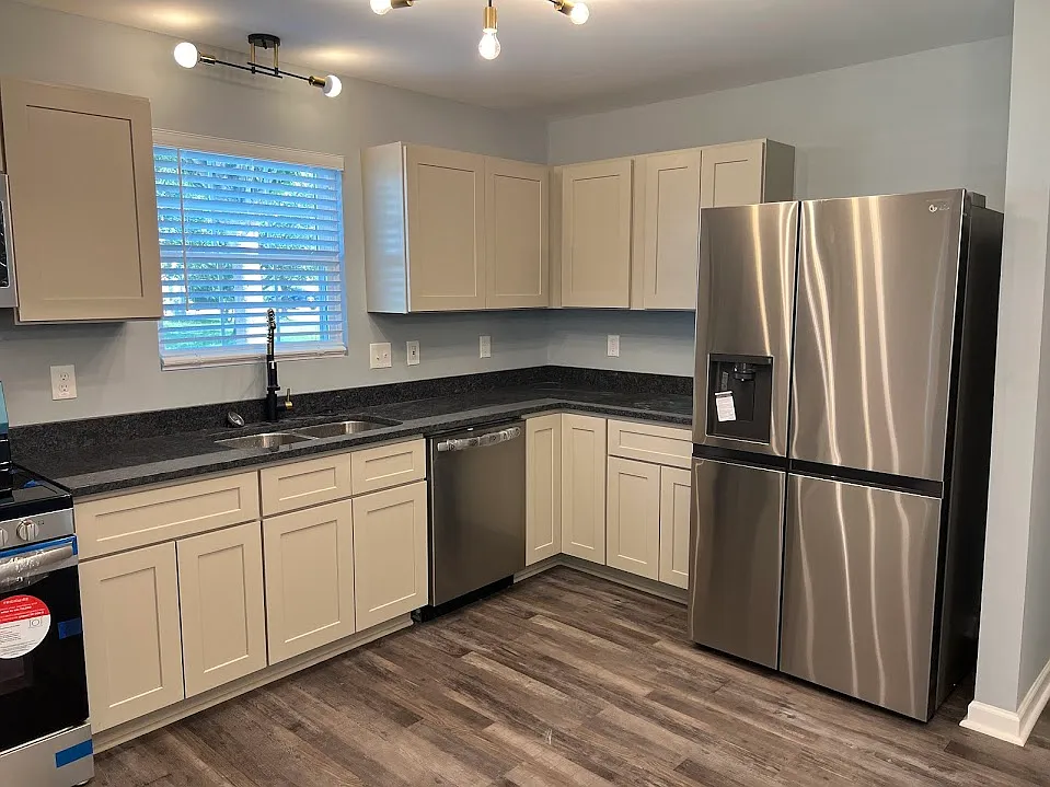 3 bed, 2.5 bath, 2178 sqft, $2,200 — Photo 3