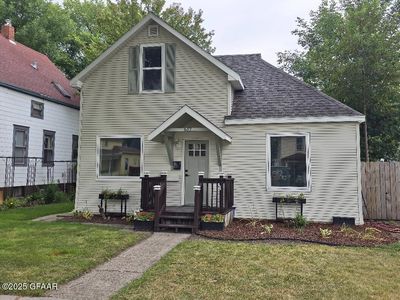 617 Chestnut St, Grand Forks, ND, 58201