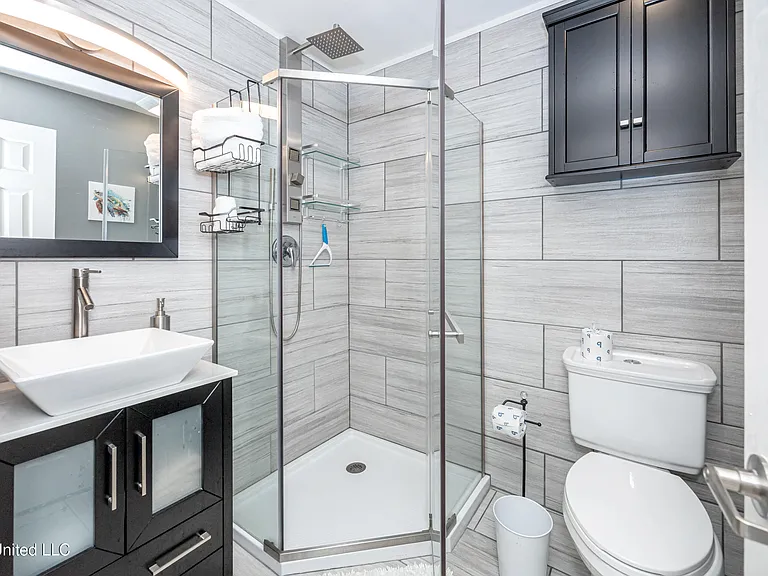 2421 Beachview Dr — Photo 16
