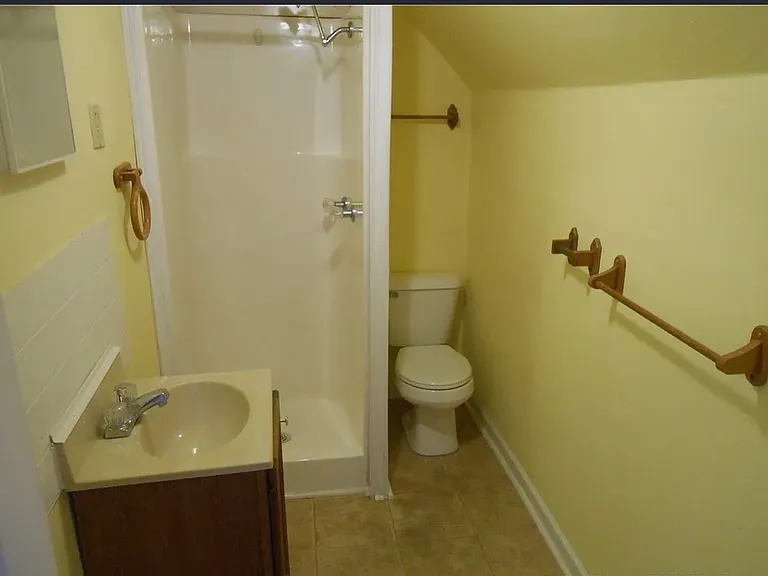 1402 Vance Dr — Photo 8