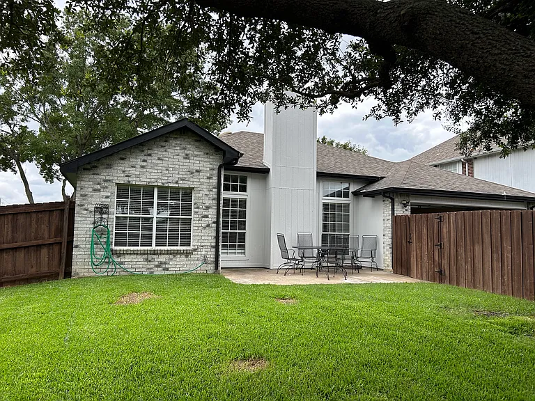 3903 Seville Ln — Photo 4