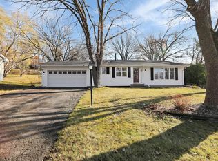 913 Aspen Dr, Burnsville, MN 55337