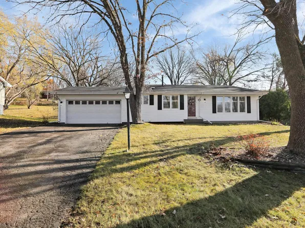 913 Aspen Dr, Burnsville, MN 55337