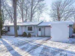 1529 Deerwood Dr, Neenah, WI 54956