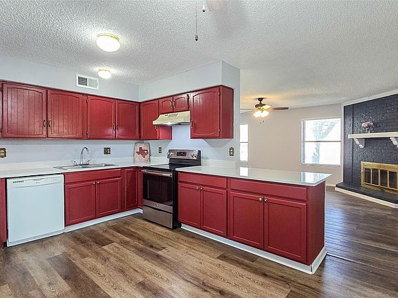 3rd image of 1526 Toyah Creek Ln