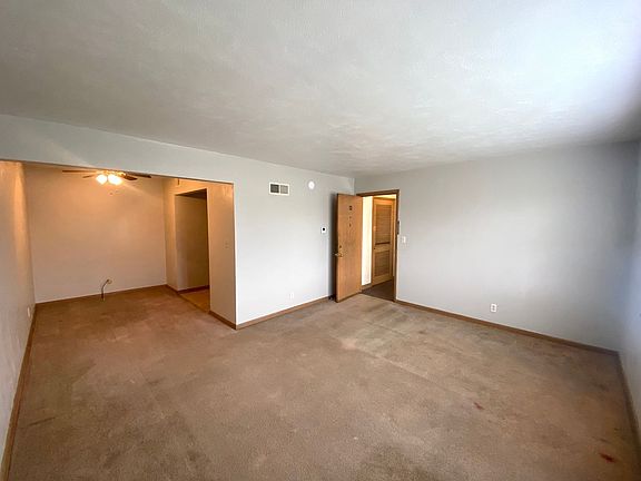 2nd image of 2908-2910 N Rockwood Dr #D