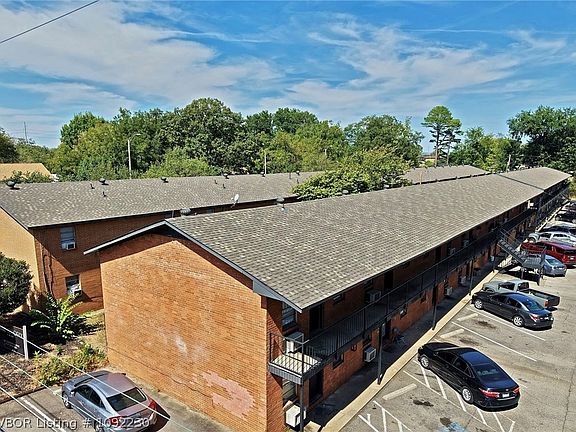 3rd image of 5201 Spradling Ave