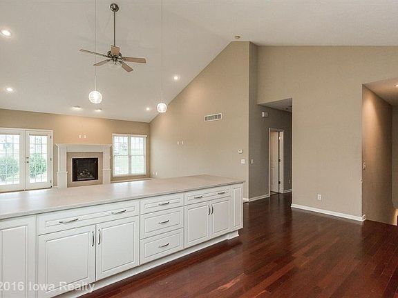 3rd image of 10429 Stonebridge Dr