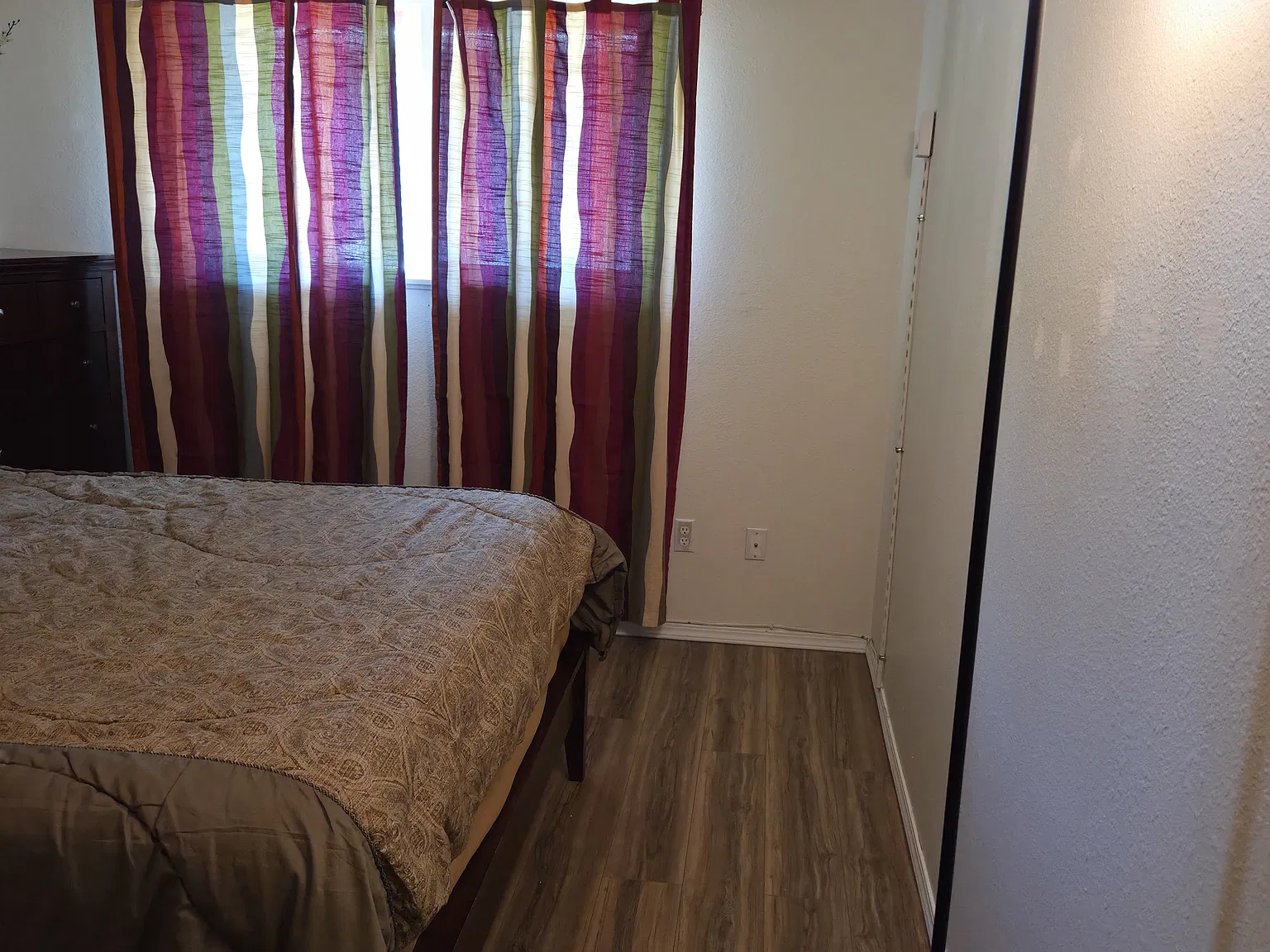 3 bed, 1.5 bath, 1300 sqft, $950 — Photo 3