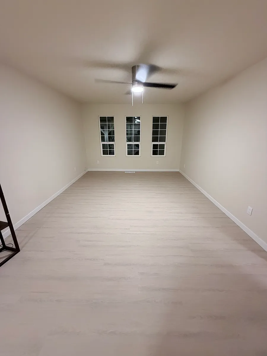 Building Photo - 8424 Lone Tree Way