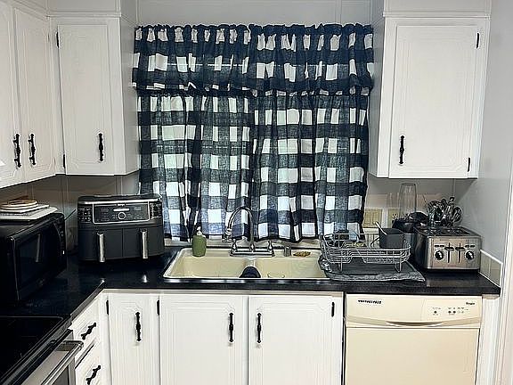 4th image of 4004 Briaridge Cir E