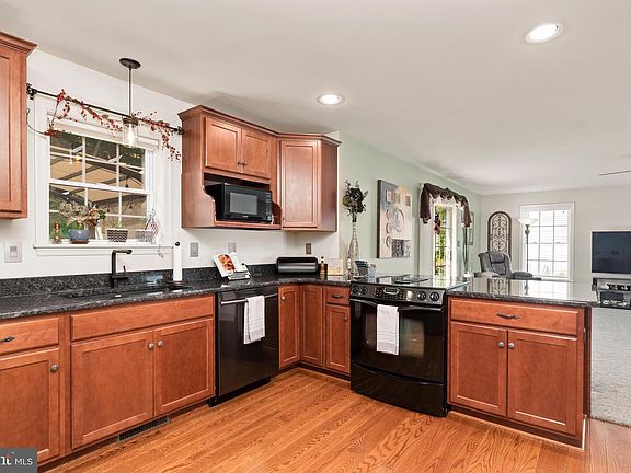 5th image of 237 Antler Dr